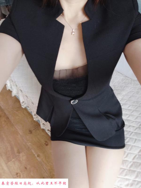 开发区美腿少妇 第1张