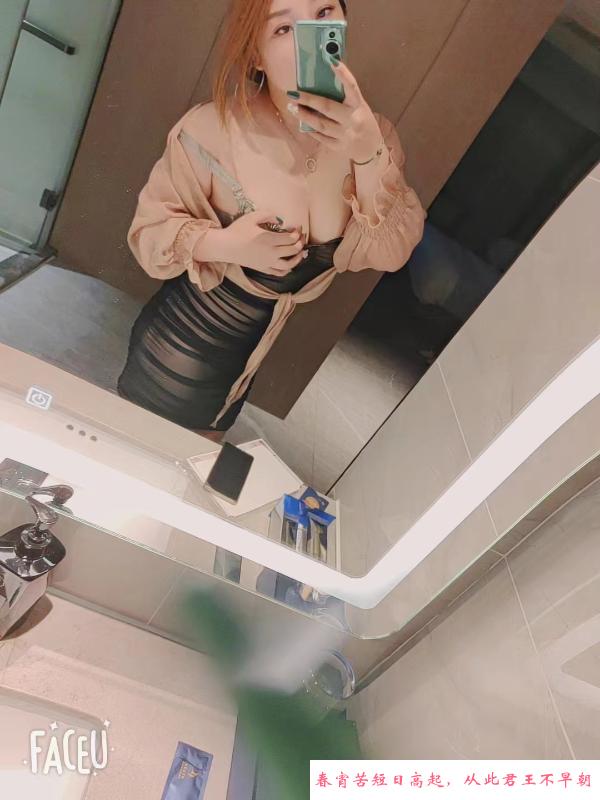 武汉大胸大屁股妞妞 第1张