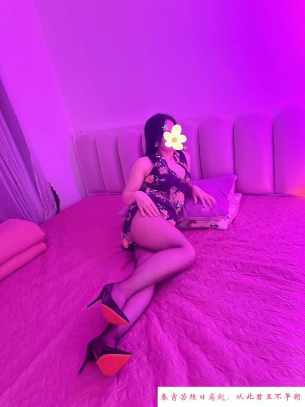 九龙山肉臀熟女 第3张