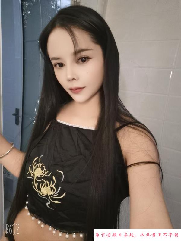小巧可爱的巨乳美女 第2张