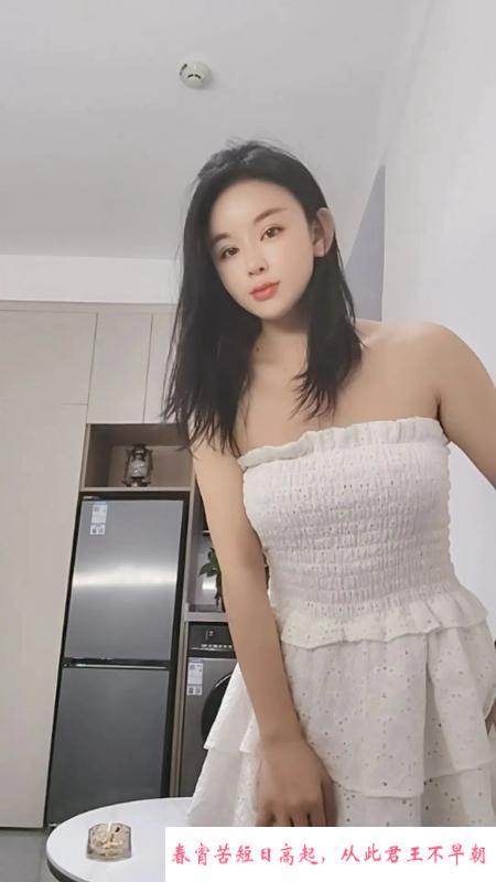 又纯又欲的中项小骚货 第1张