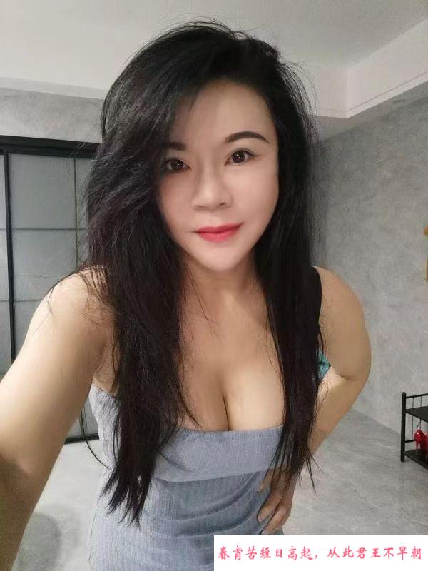 E奶熟女飘雪 第2张