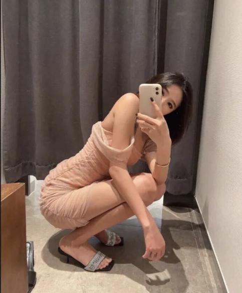 艹蜜桃臀后入胸大水多极品兼职模特 第1张