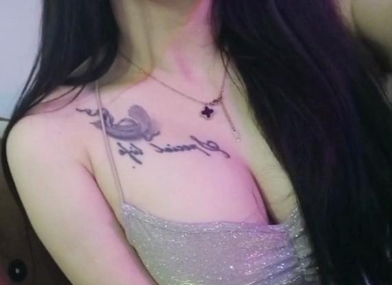 周水前东特购物广场极品妹子人美奶大温柔绝佳体 第2张
