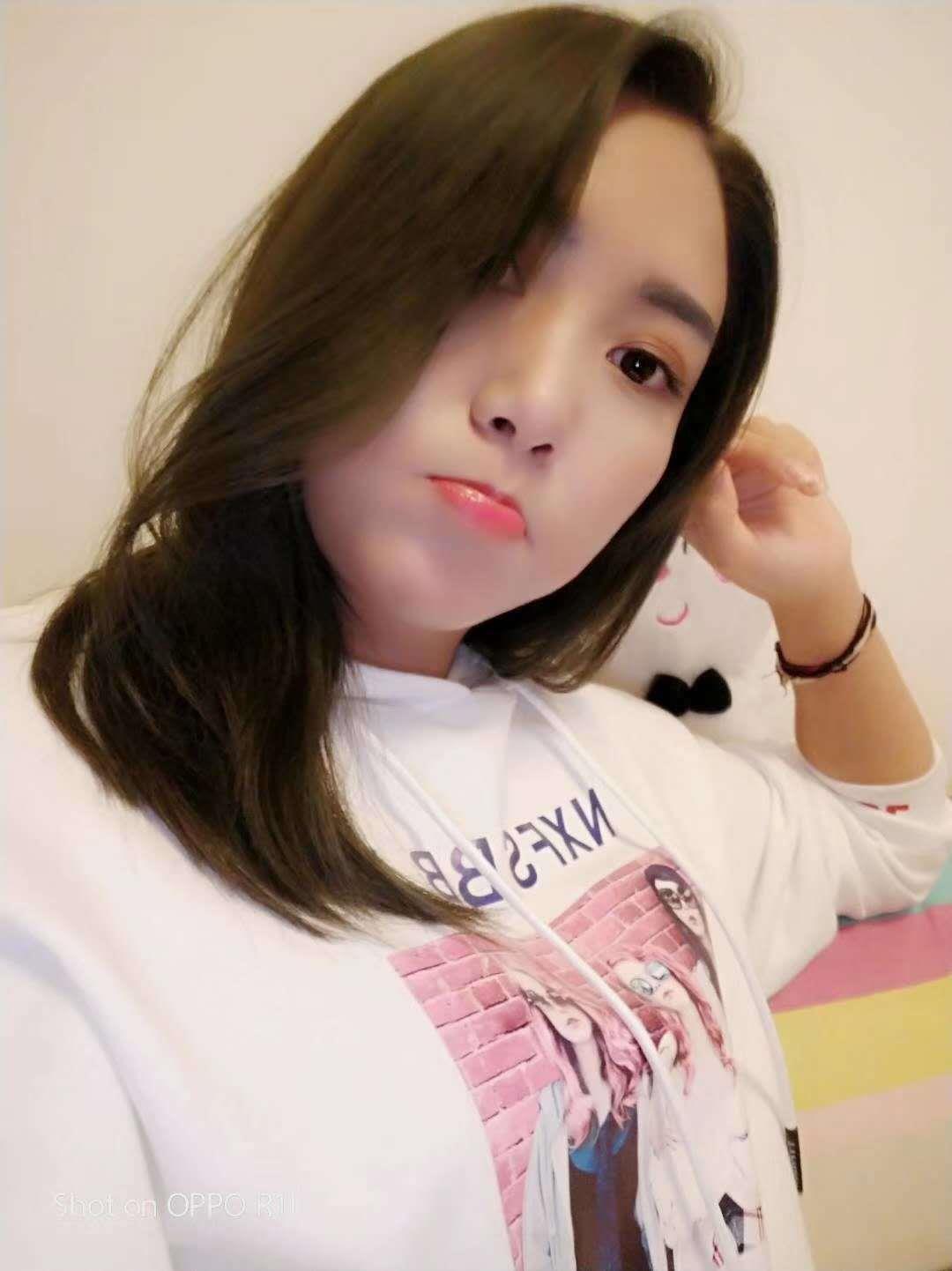 让人舍不得走的美女 第2张
