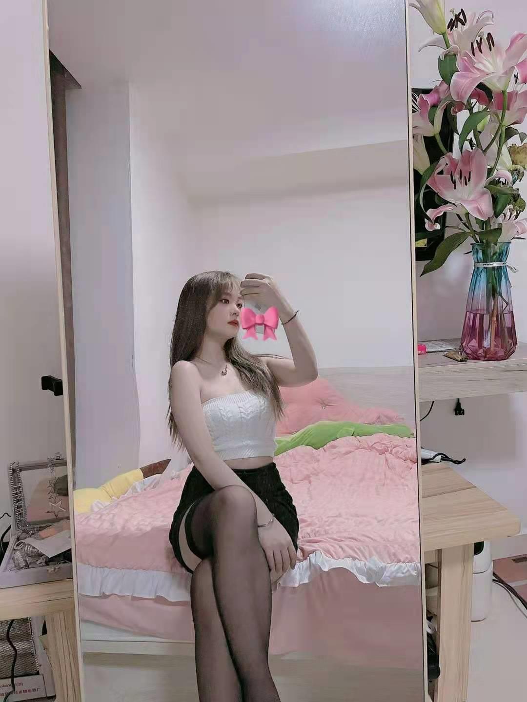 天津朋友己体验介绍过来的兼职美女,超配合超粉嫩多水,性感苗条身材 第1张
