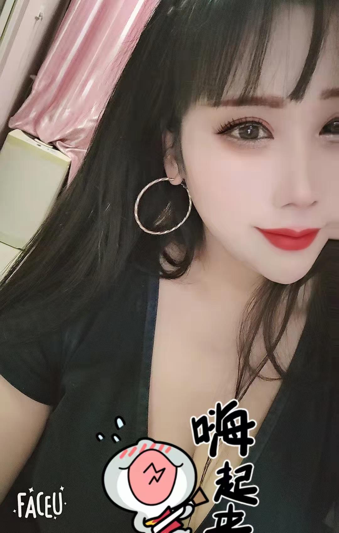 二七万达大胸少妇 第1张