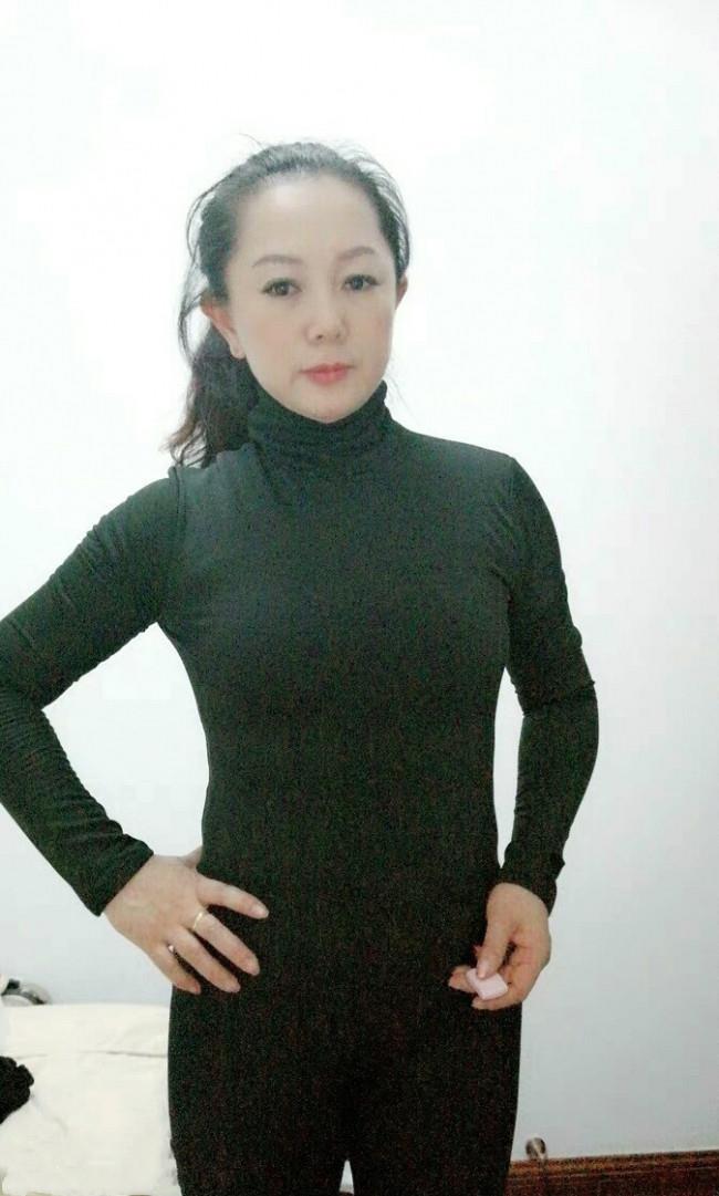刚下海的眼镜熟女 第3张
