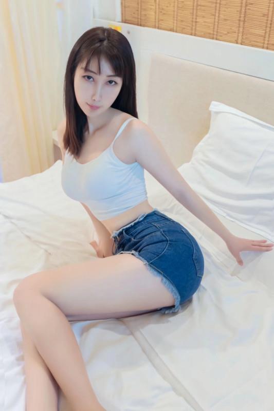 初探身材好的骚妞李平 第1张