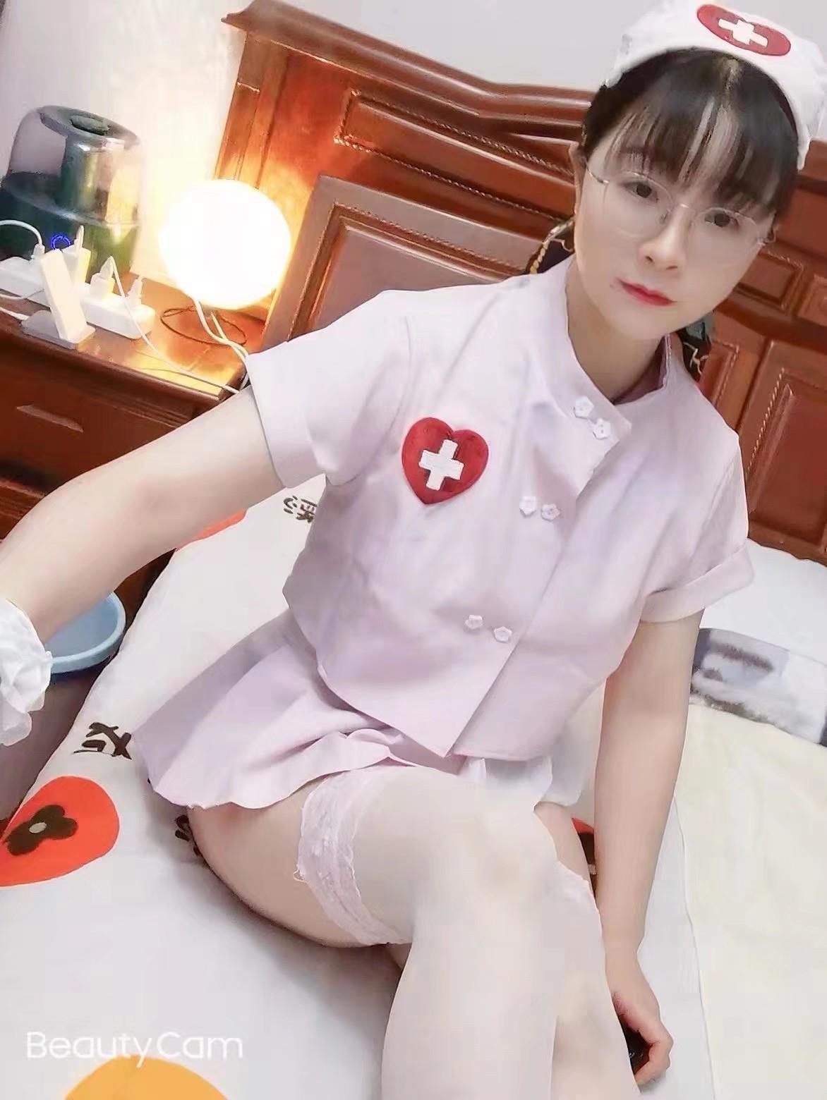 静安眼睛骚女 第1张