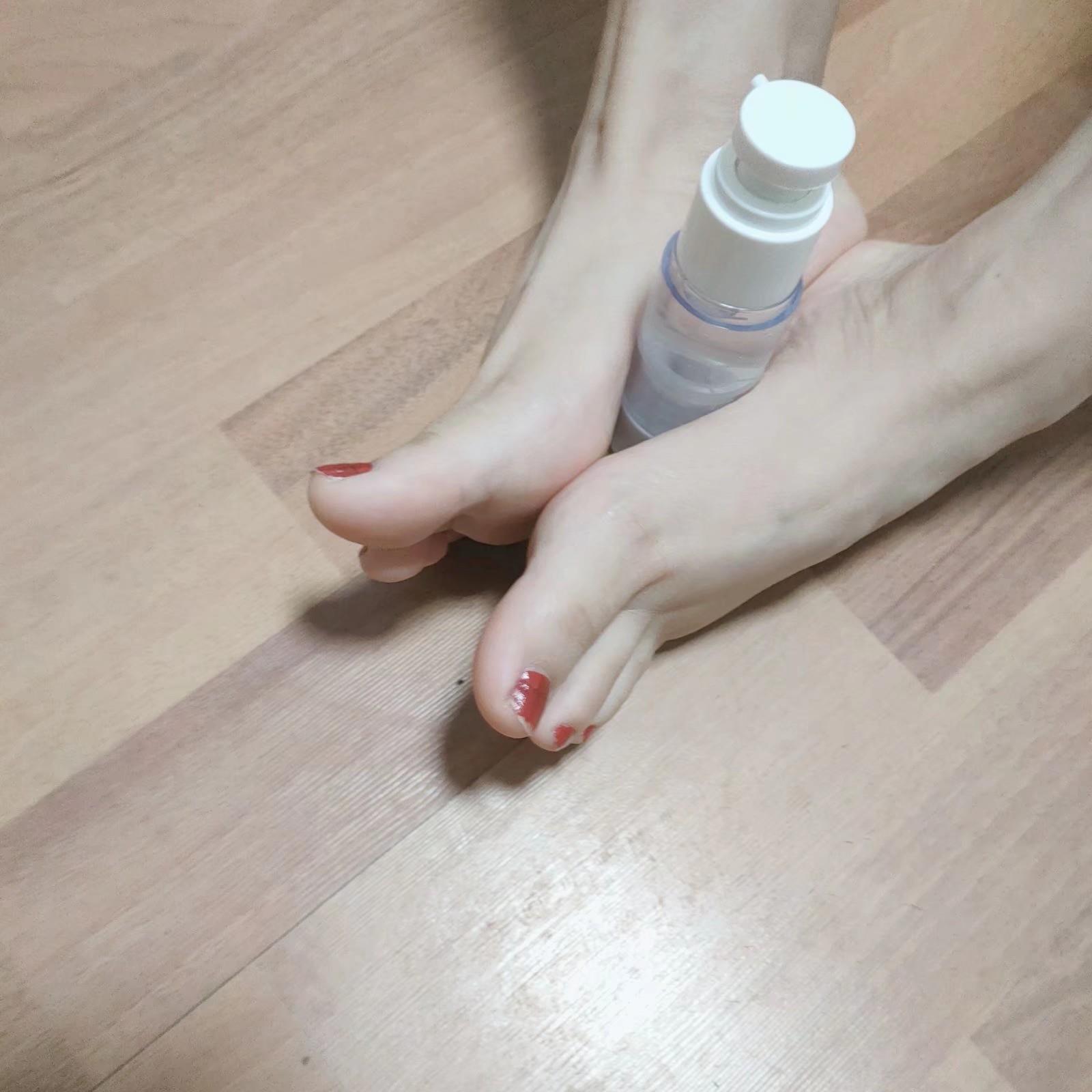 小活妹子足交足交 第4张