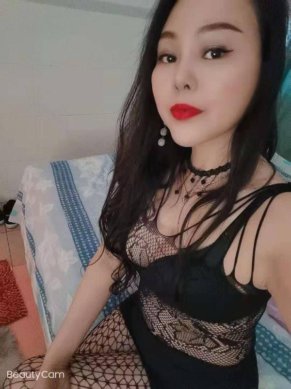 南山胸大口技好的少妇 第1张