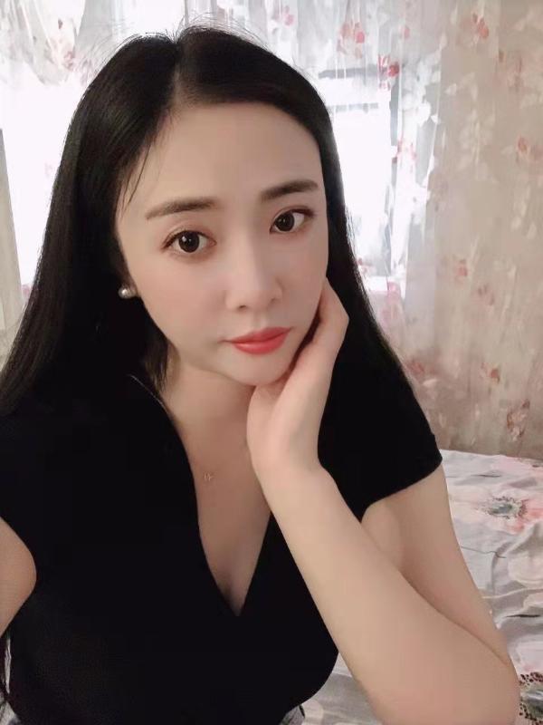 万家丽的白玫瑰 第1张