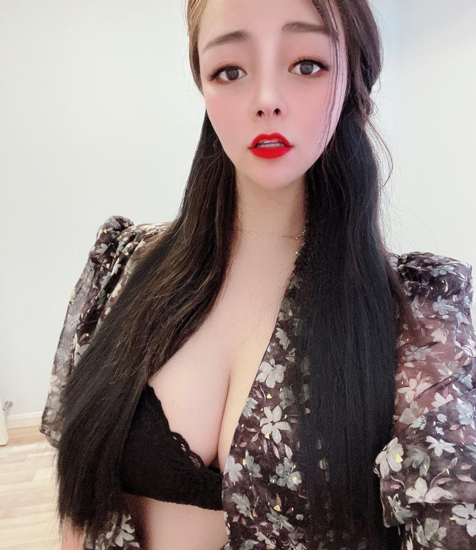 风骚大奶乳西西 第1张