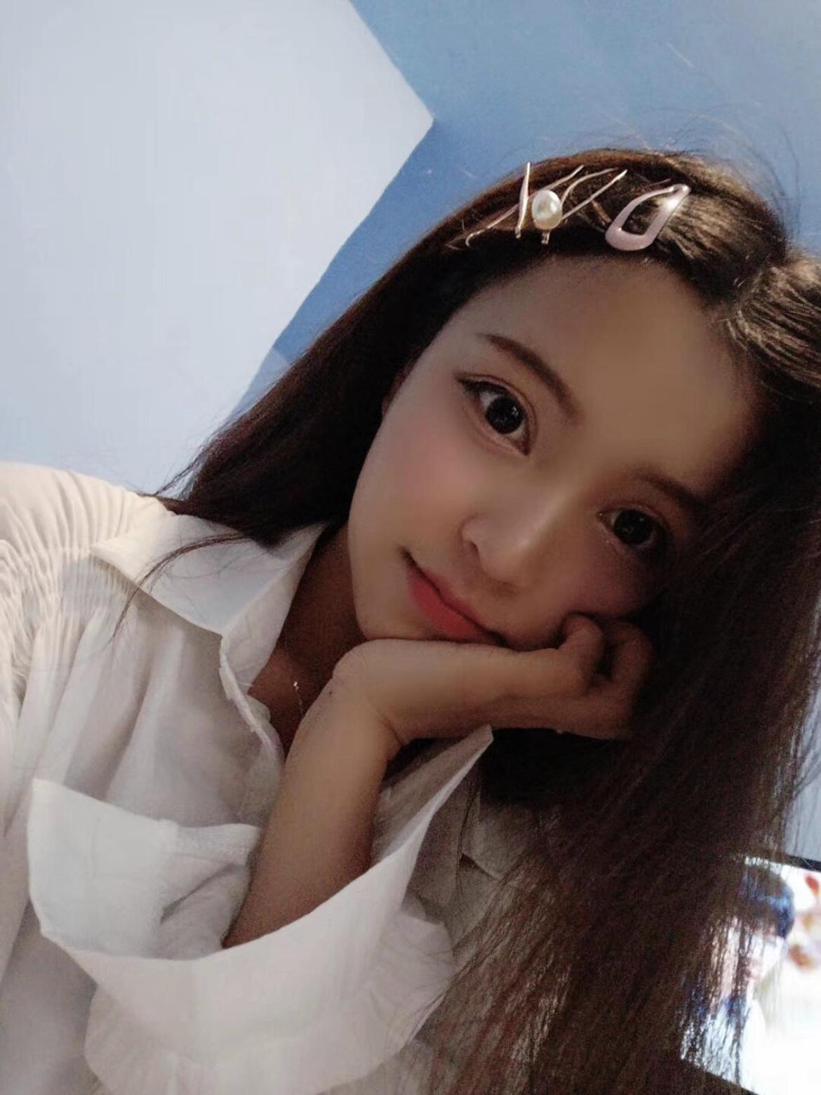 南门妍妍,颜值身材俱佳的兼职 第2张