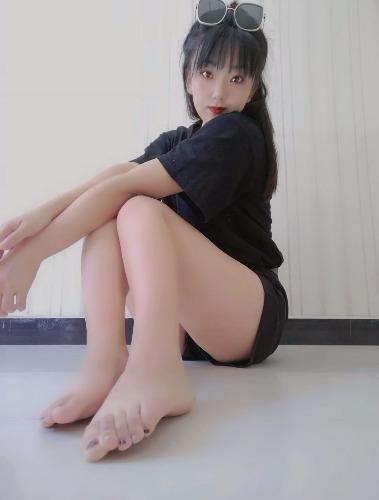 验证小魔女浮瑶丝袜诱惑 第3张