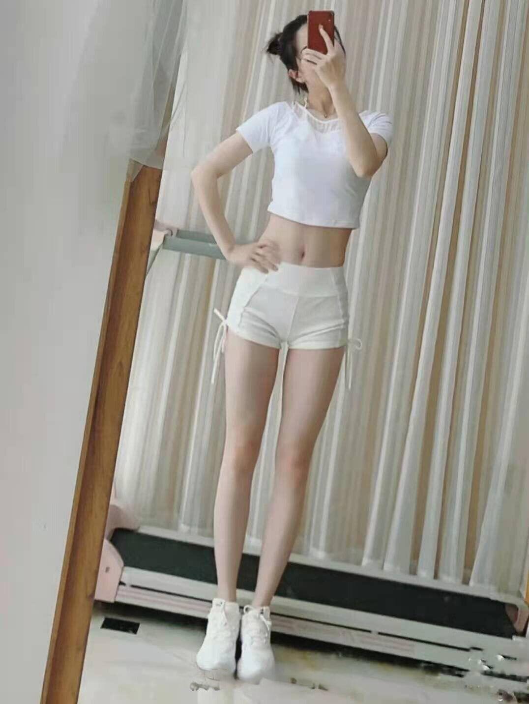 大美女一个 第1张