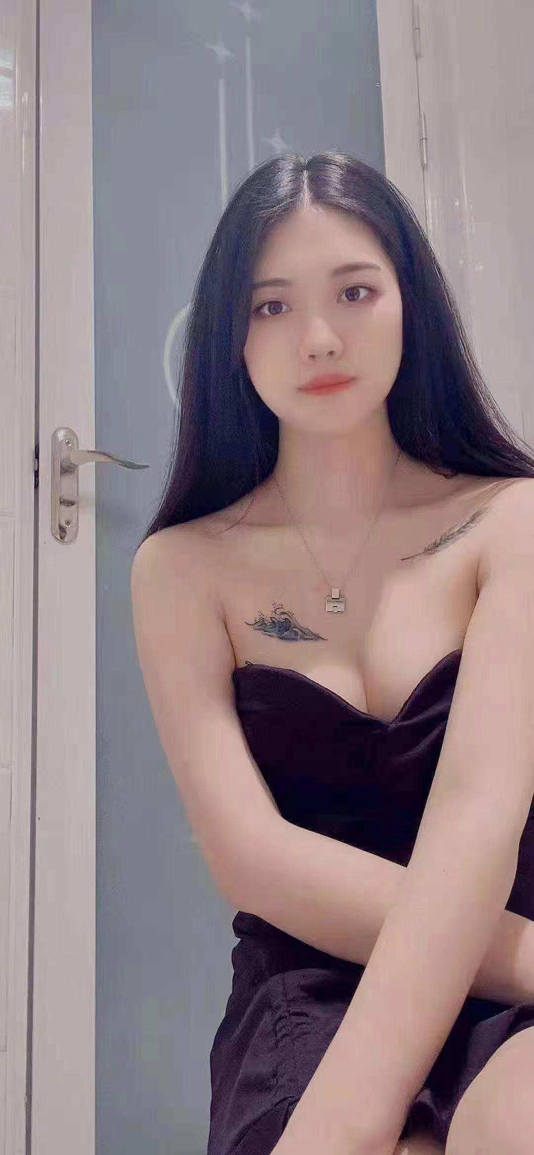 四川来的小姐姐，模特颜值和身材 第1张