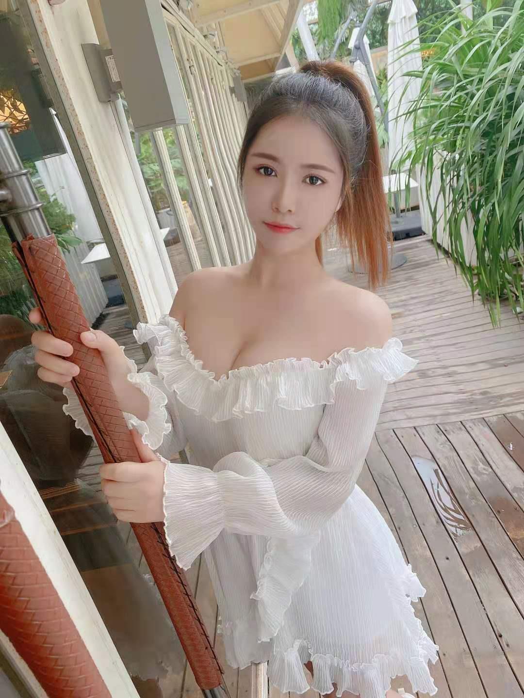 大波嫩妹，外表淑女上床很会发浪，后入爽度爆炸 第1张