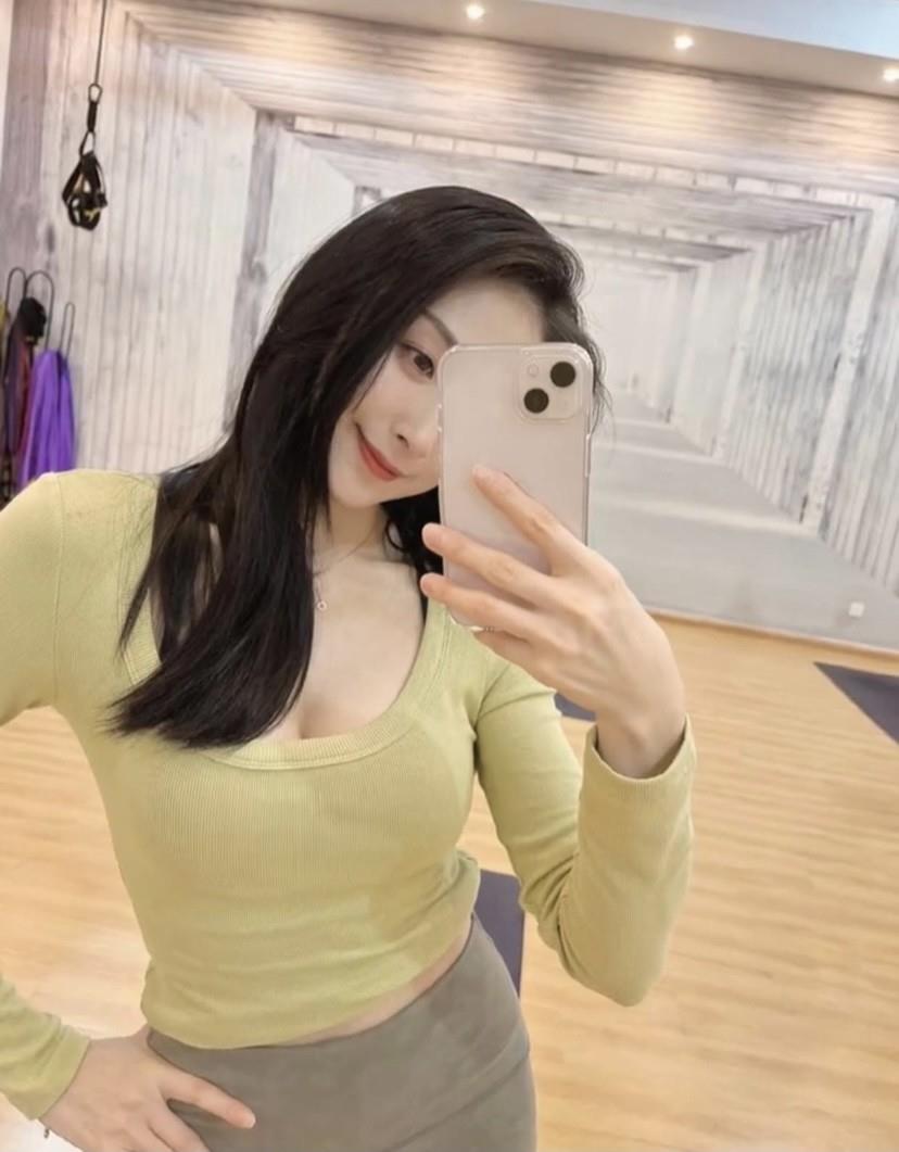 体验一位喜欢瑜伽的小姐姐身材好 第3张