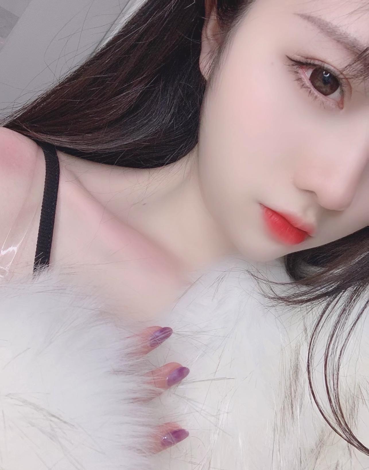 天府广场旁啪啪一线天性感年轻妹儿，非常骚 第2张