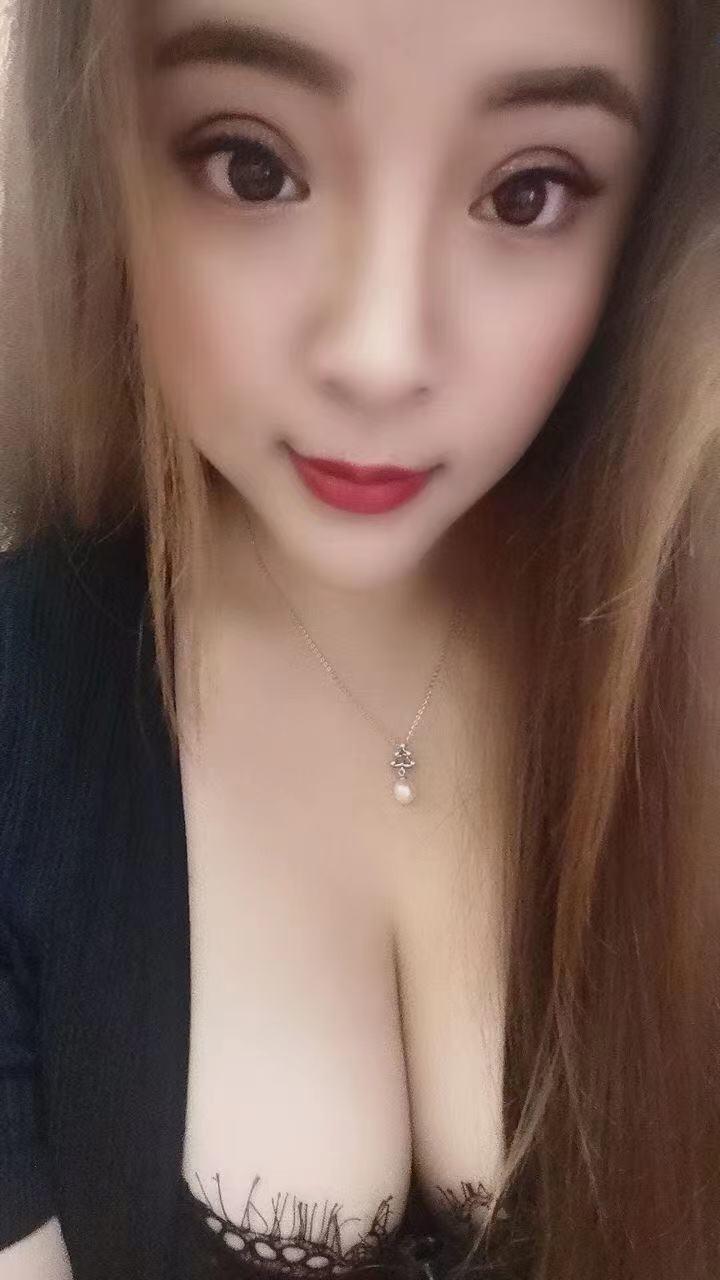你们喜欢的粉嫩大奶骚妇，屁股肥美诱人 第3张