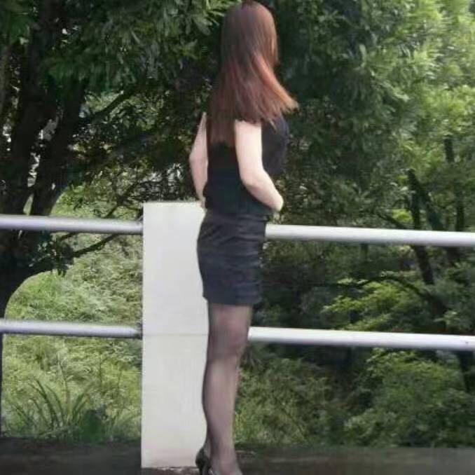 身材还不错的老熟女 第1张