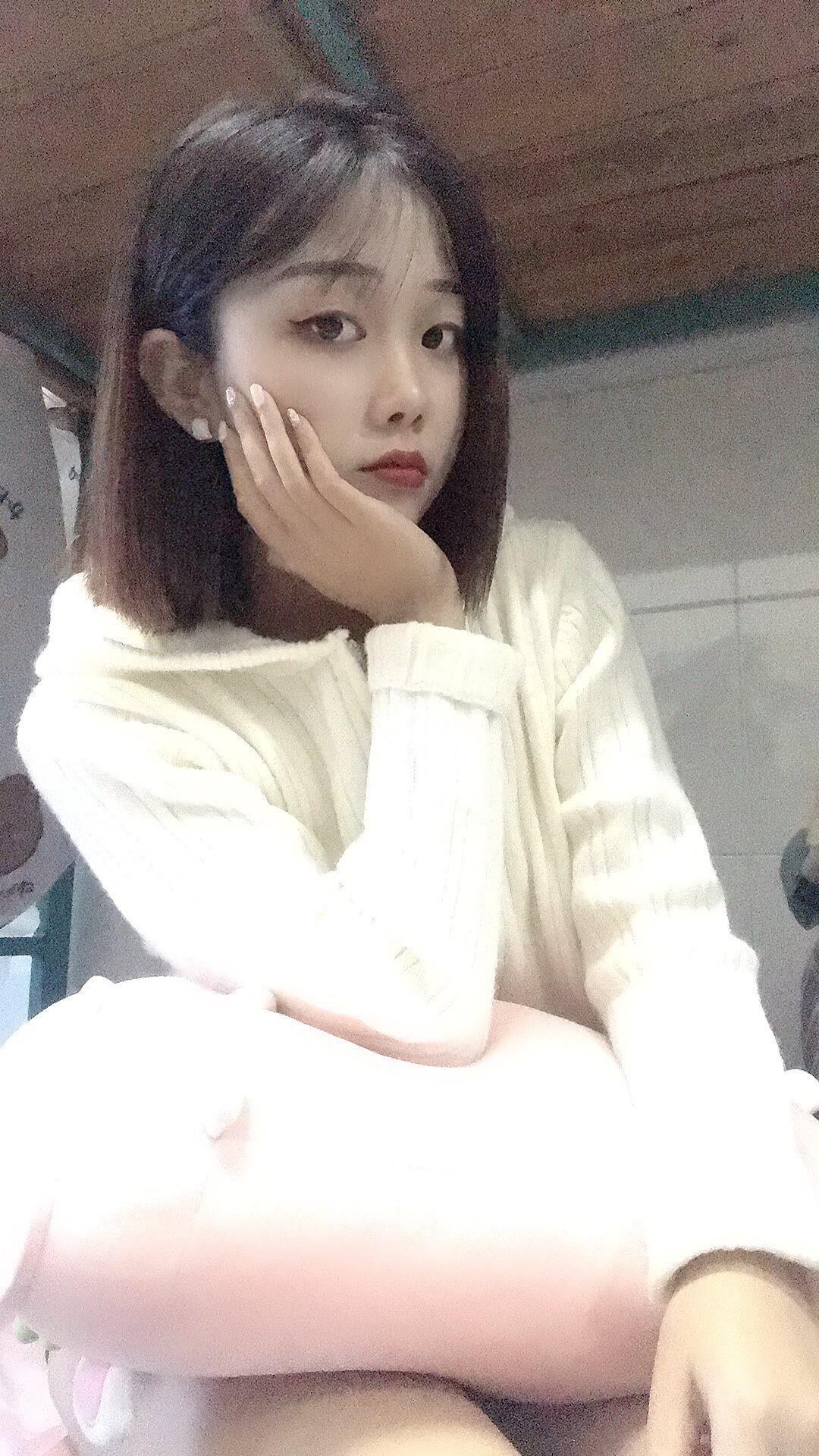 八里庄小圆脸雪菲菲,身材配丝袜,可以一战 第1张