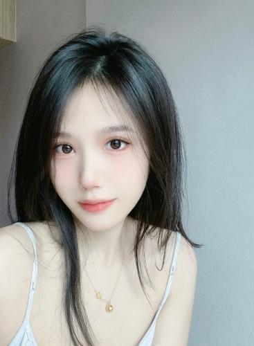 刚品22岁大胸妹子好性感漂亮啊! 第1张