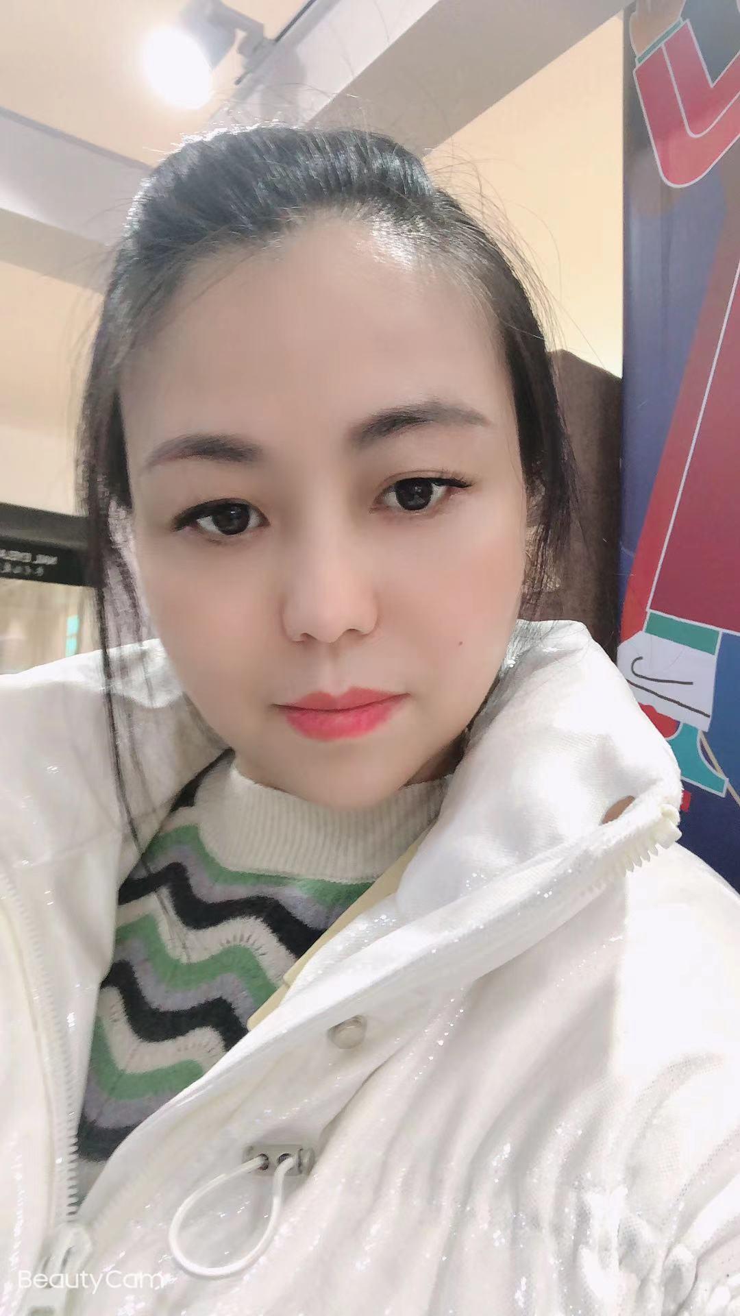 皮肤很白的熟女 第2张