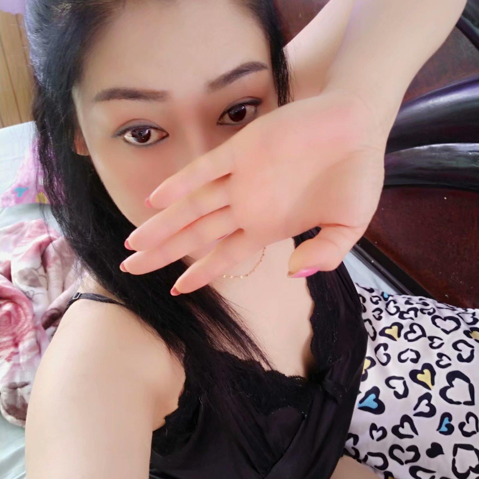盖州街妹子不错，还会一字马 第8张