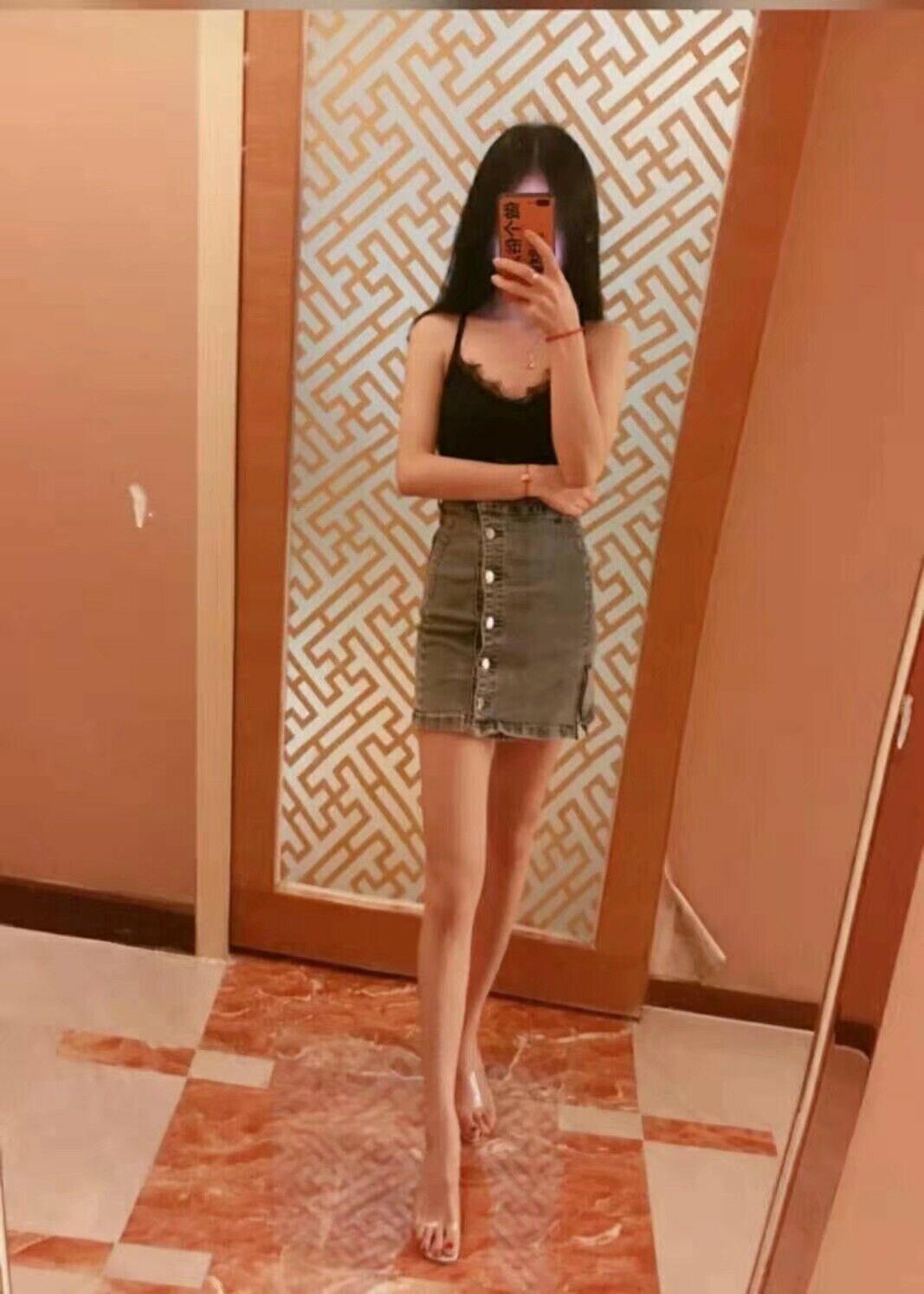 年芳十九,粉嫩妹子,长腿紧紧的 第2张