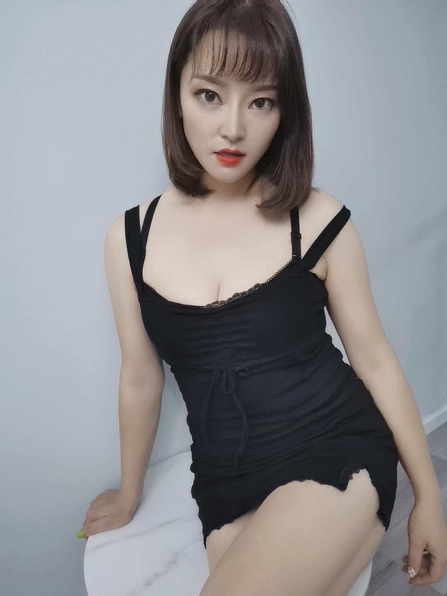 刚到京的成都女孩,苗条性感扛着操抱着操都行 第3张